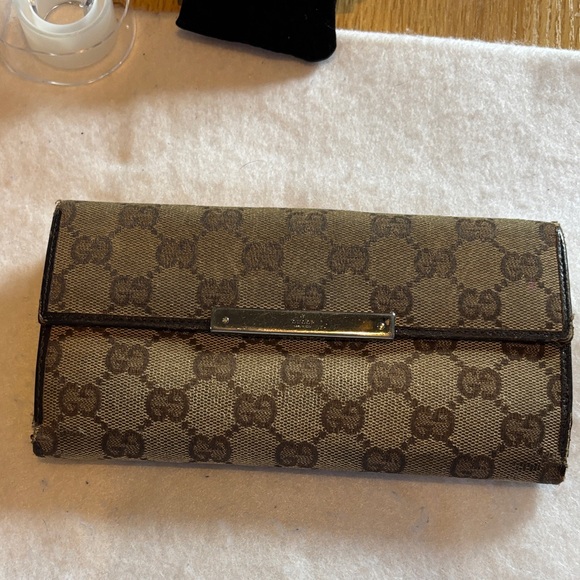 Gucci Beige and Brown Monogram wallet - Picture 1 of 15
